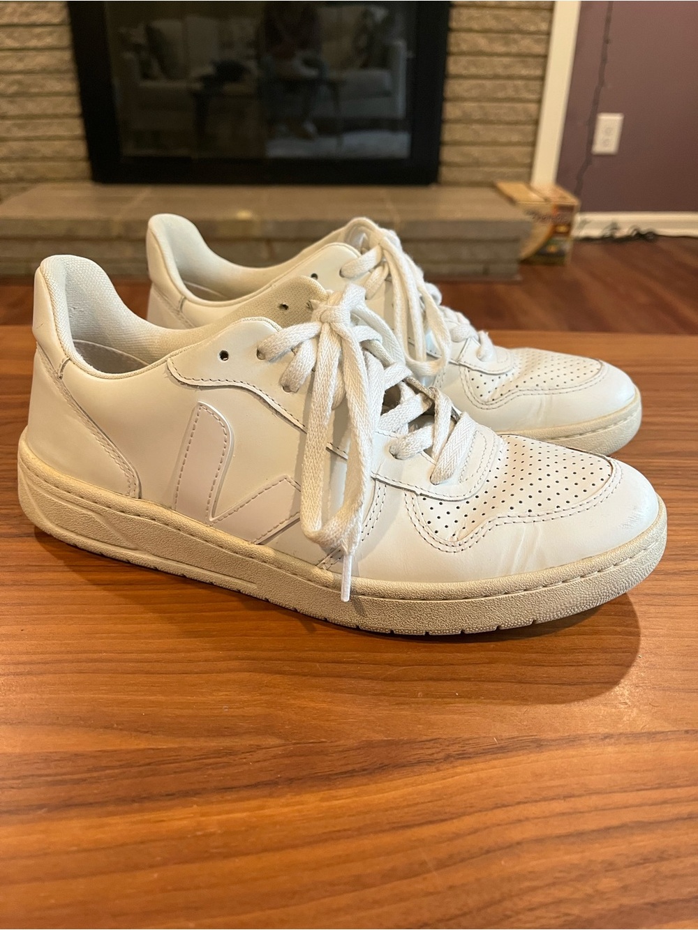 VEJA V-10s White Sneakers Shoes Women's US 9/EU 40